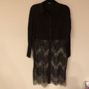 Blk tunic solid and lace button down blouse or duster.